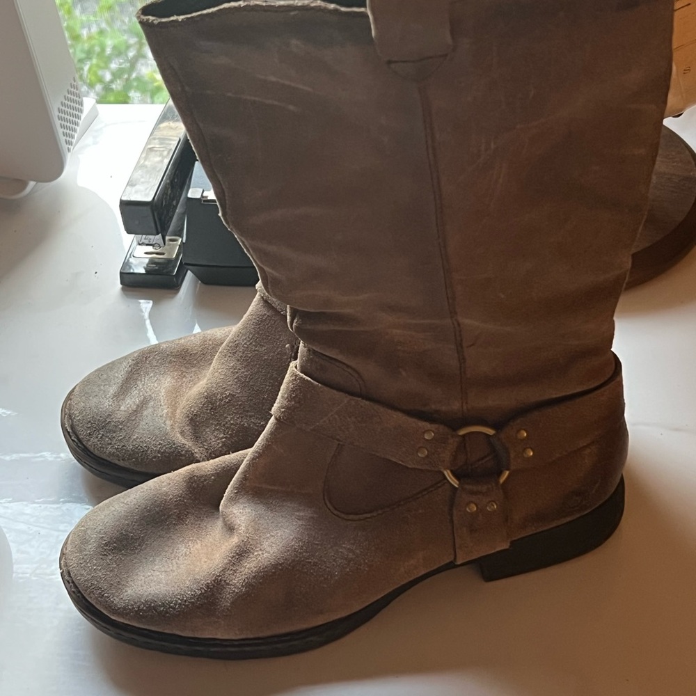 Tan Heeled Boots with Classic Design